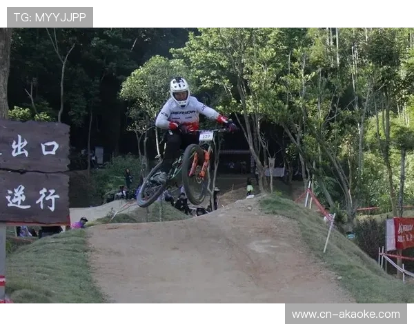 华南赛经典项目攀爬赛由姚志设计赛道，大师组姜继松夺冠